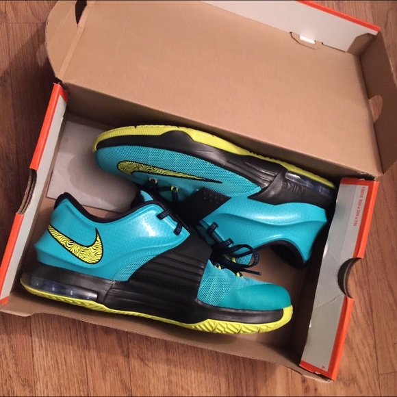 Nike - Picture 4 of 7